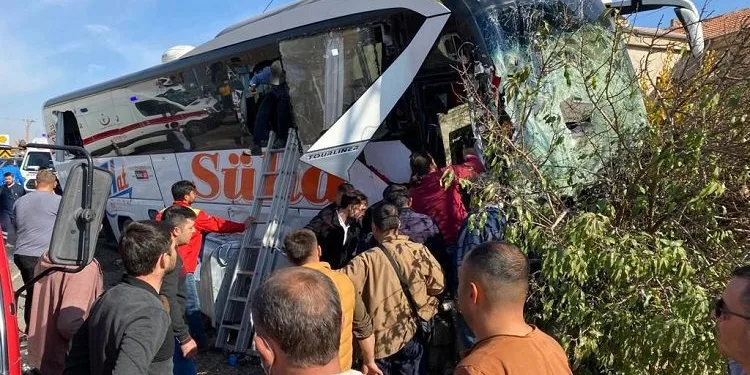 Kayseri’de yolcu otobüsü kazası: Ölü ve yaralılar var