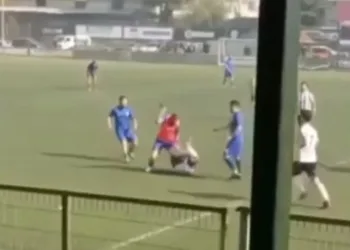 Bursa’da futbolcuya kramponla saldırı!