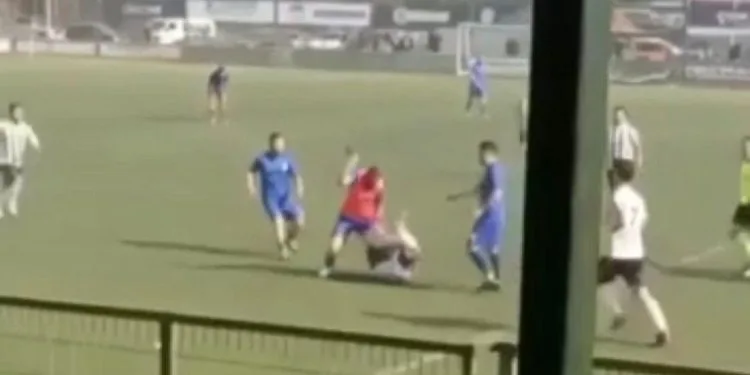 Bursa’da futbolcuya kramponla saldırı!