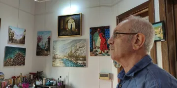 Geçimini 45 yıldır resim yaparak sağlıyor
