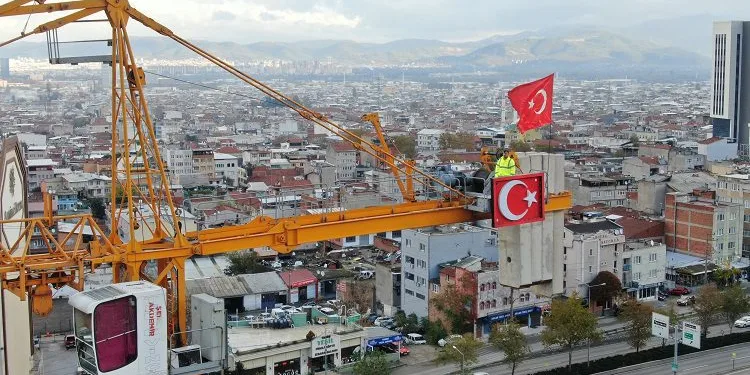 80 metre yüksekte Ata’ya saygı