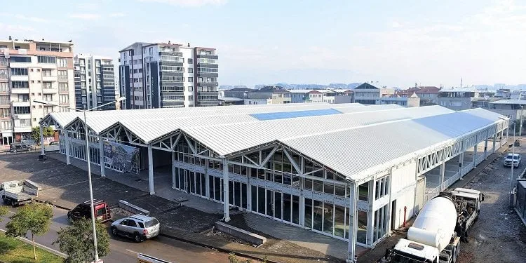 Millet Mahallesi kapalı pazar yeri gün sayıyor