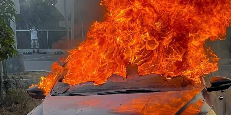 2 kadın bagajda yakılarak öldürüldü