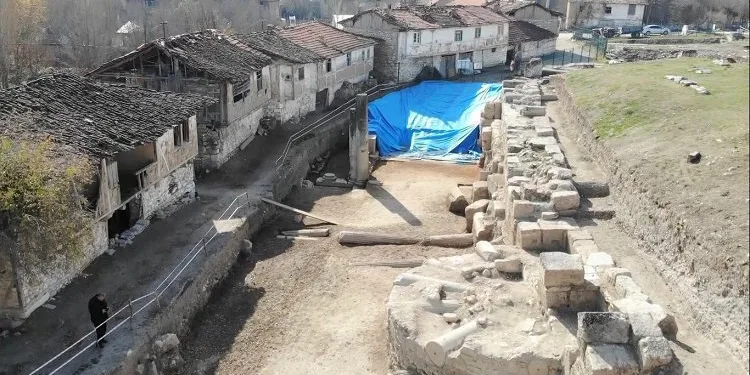 Türbe sanılan yer kazıda boş çıktı