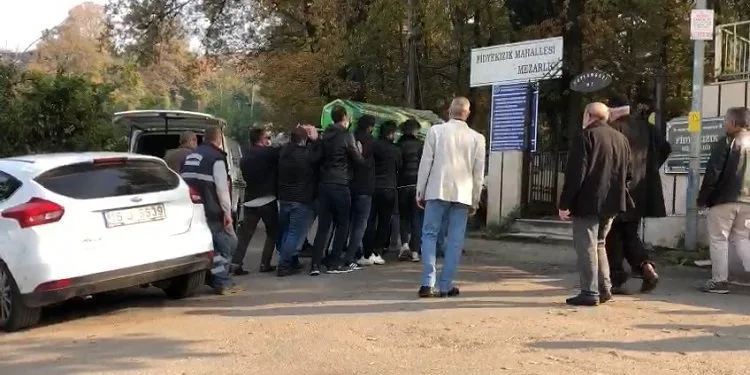 Minibüsün çarptığı kadın son yolculuğuna uğurlandı