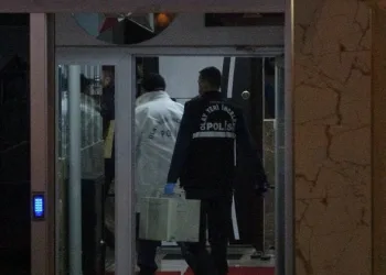 Kızını öldürdükten sonra kendini ihbar etti