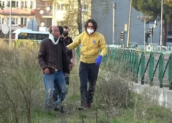 Bursa’da alkollü adam tahliye kuyusuna düştü