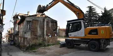Osmangazi’de yıkılan metruk bina sayısı yüzü geçti