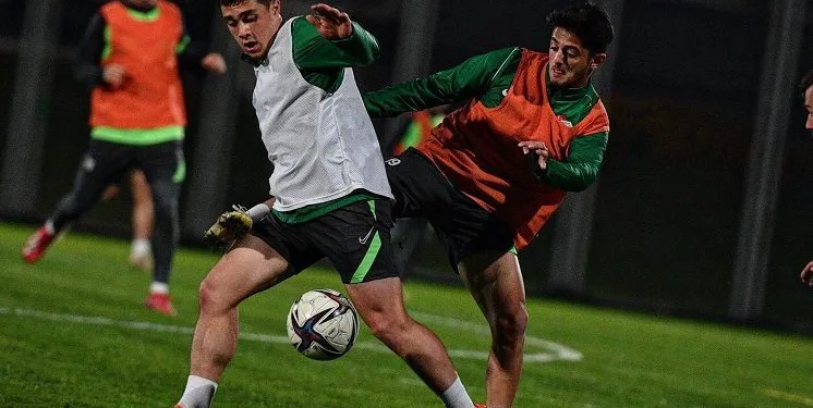 Bursaspor 4 eksikle hazırlıklarına devam etti