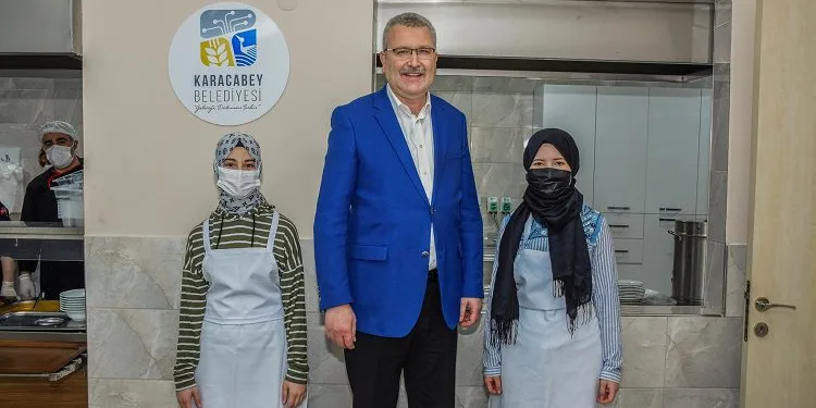 Aşevi, ihtiyaç sahiplerinin ve karantinadakilerin hizmetinde