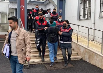 Bebek kamerasına yakalanan çete adliyeye sevk edildi