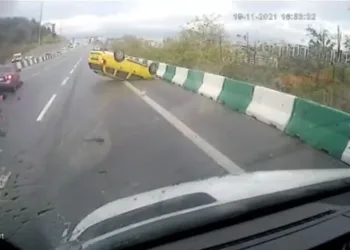 Bursa’da çarptığı taksi takla attı, metrelerce sürüklendi