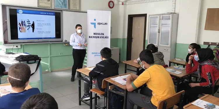Meslek danışmanları Bursa’da köy okullarında