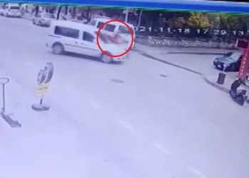 Bursa’da feci kaza! Motokurye ağır yaralandı