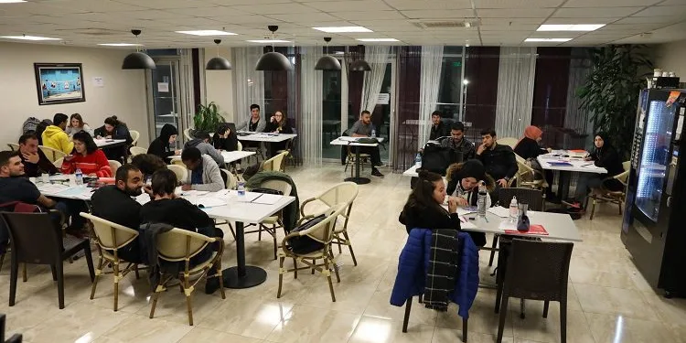 Bursa’da üniversitelilerin gençlik merkezinde vize mesaisi