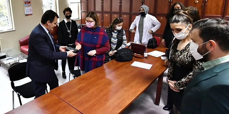 Başkan Dündar’dan öğretmenlere anlamlı hediye