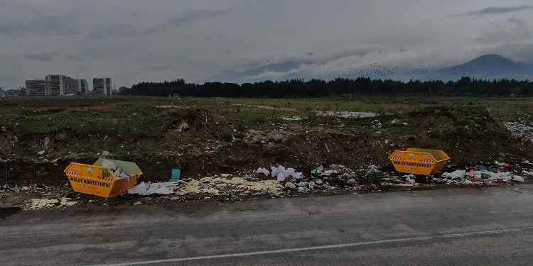 Konteyner konulmasına rağmen çevreyi katlediyorlar!