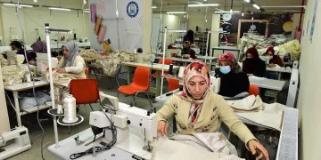 Bursa Yıldırım’da anneler öğreniyor, çocuklar eğleniyor