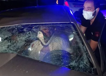 Bursa’da feci kazada otomobilde sıkıştılar