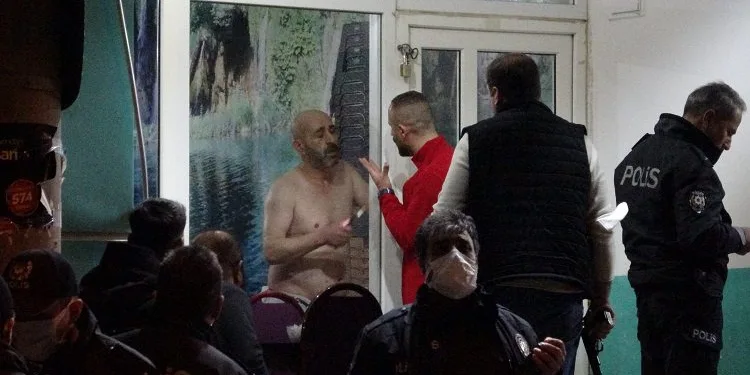 Bursa’da elinde bıçakla 9 kişiyi rehin aldı