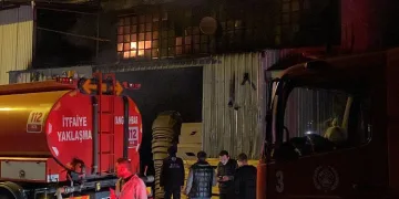 Bursa’da mobilya sanayi sitesinde yangın