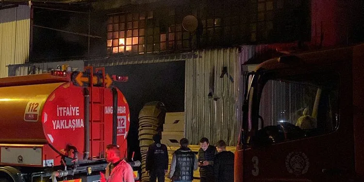 Bursa’da mobilya sanayi sitesinde yangın