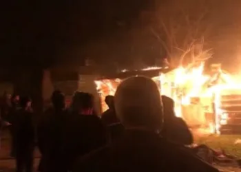Bursa’da yangın mahalleliyi sokağa döktü
