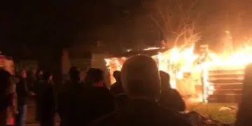 Bursa’da yangın mahalleliyi sokağa döktü