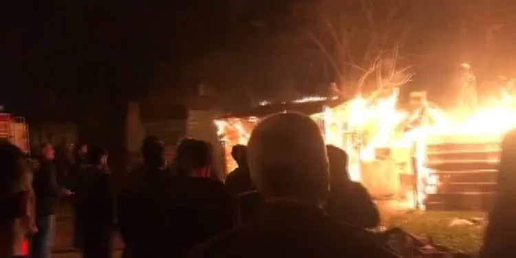 Bursa’da yangın mahalleliyi sokağa döktü