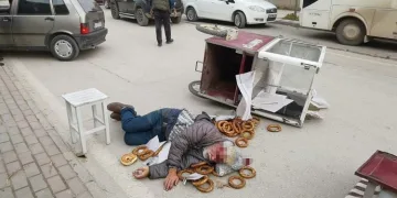 Bursa’da fırtınada tezgahı devrilen simitçi ağır yaralandı