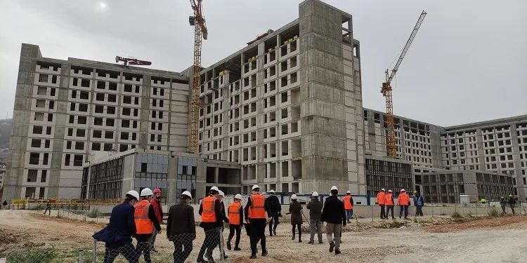 Acemler’deki yeni hastanenin kaba inşaatı bitti