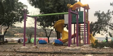 Gemlik’te fırtınanın hasarı gündüz ortaya çıktı