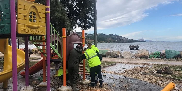 Bursa Büyükşehir’den lodos mesaisi