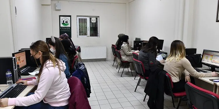OSMEK’te bilgisayar kursuna yoğun ilgi