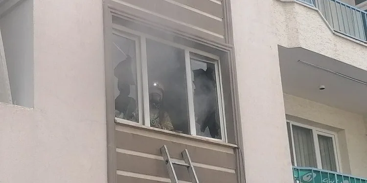 Bursa’da apartmanda korkutan yangın