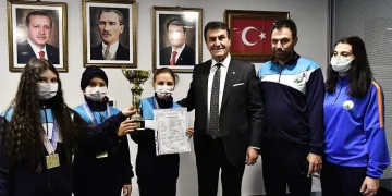Başkan Dündar rekortmen atıcılarla buluştu