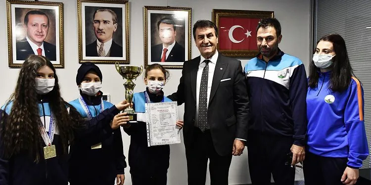 Başkan Dündar rekortmen atıcılarla buluştu