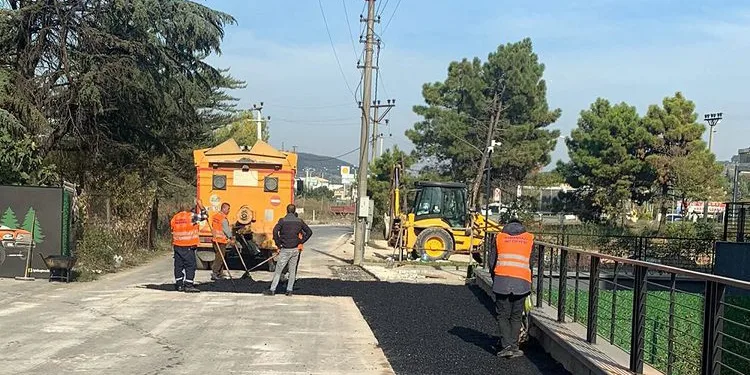 Osmangazi’de bozulan yollar asfaltla yenileniyor