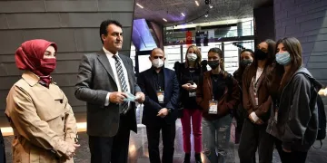 Başkan Dündar yabancı öğrencilerle buluştu