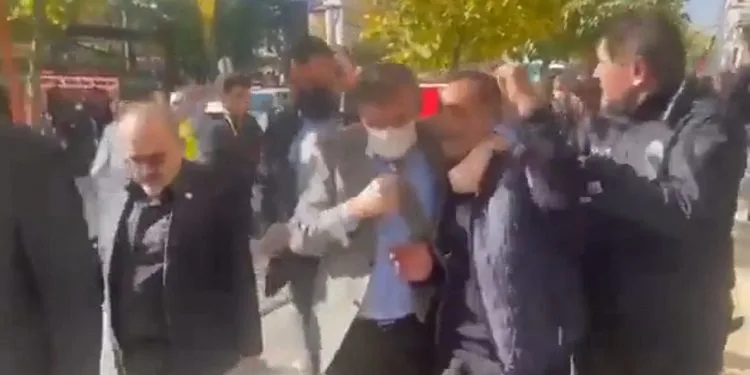 Akşener’e tepki gösteren kişiye Türkkan’dan küfür