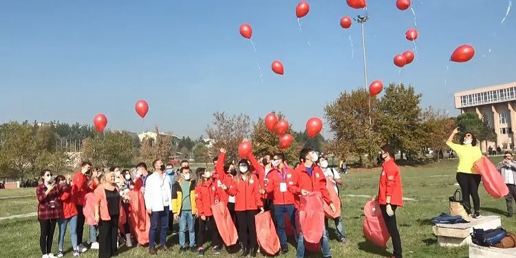 Bursa’da dilek fenerleri organ bağışına dikkat çekmek için uçuruldu