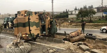 Askeri araç devrildi: 3 asker yaralı