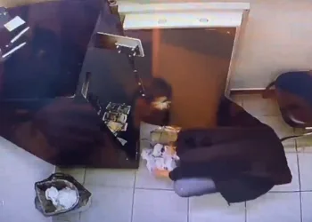 Çalıştığı döviz bürosunu soydu
