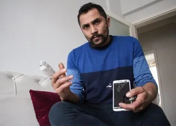 Patlyan powebank parmağını kopardı