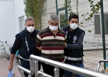 Babasını satırla öldürdü ‘oyun oynuyorduk’ dedi