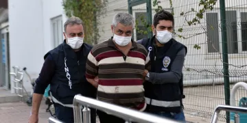 Babasını satırla öldürdü ‘oyun oynuyorduk’ dedi