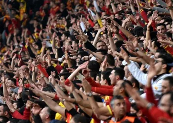 Tezahürat yaparken maske takın önerisi