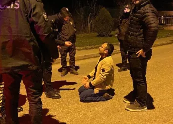 Bursa’da alkollü yakalanınca diz çöküp polise yalvardı