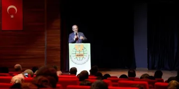 Huzurlu Aile Mutlu Gençlik Seminerlerinin Finalini Halit Ertuğrul Yaptı