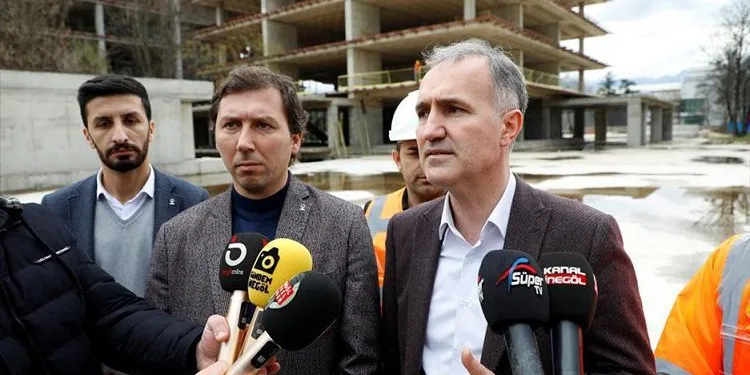 İnegöl yeni belediye binası ve kent meydanına kavuşuyor